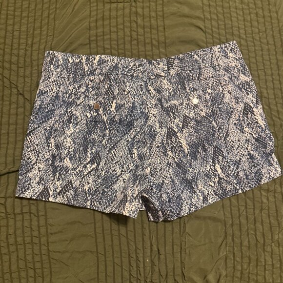 Calvin Klein Women's Blue and White Snake Print Shorts - Size 14 - Picture 7 of 8